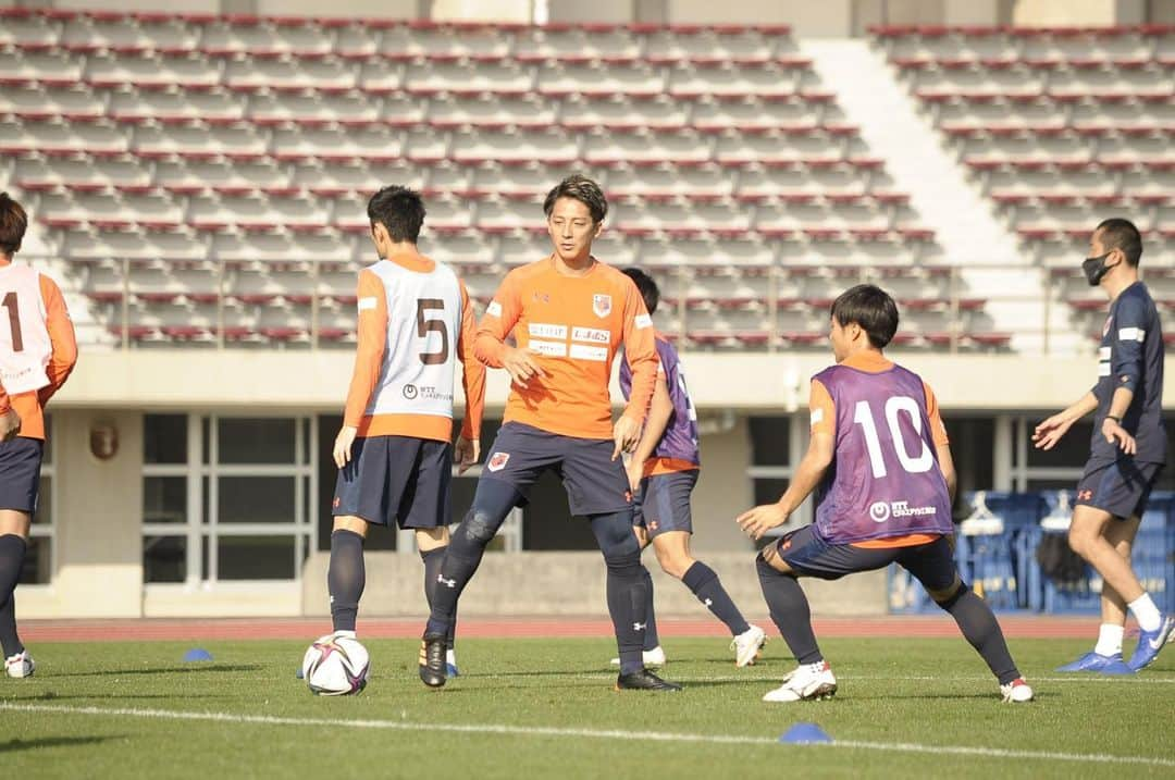 馬渡和彰さんのインスタグラム写真 - (馬渡和彰Instagram)「﻿ ﻿ 沖縄３日目⚽️﻿ ﻿ 今日もトレーニングも﻿ きつかったけど楽しかったー🤟🏽﻿ ﻿ ﻿ #ardija #8 #馬渡和彰 ﻿ #adidas #adidasfootball」1月26日 18時52分 - kazuaki_mawatari