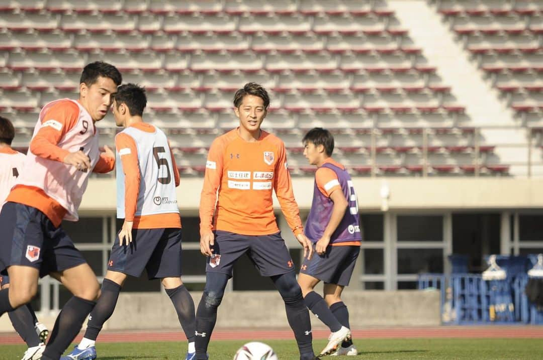 馬渡和彰さんのインスタグラム写真 - (馬渡和彰Instagram)「﻿ ﻿ 沖縄３日目⚽️﻿ ﻿ 今日もトレーニングも﻿ きつかったけど楽しかったー🤟🏽﻿ ﻿ ﻿ #ardija #8 #馬渡和彰 ﻿ #adidas #adidasfootball」1月26日 18時52分 - kazuaki_mawatari