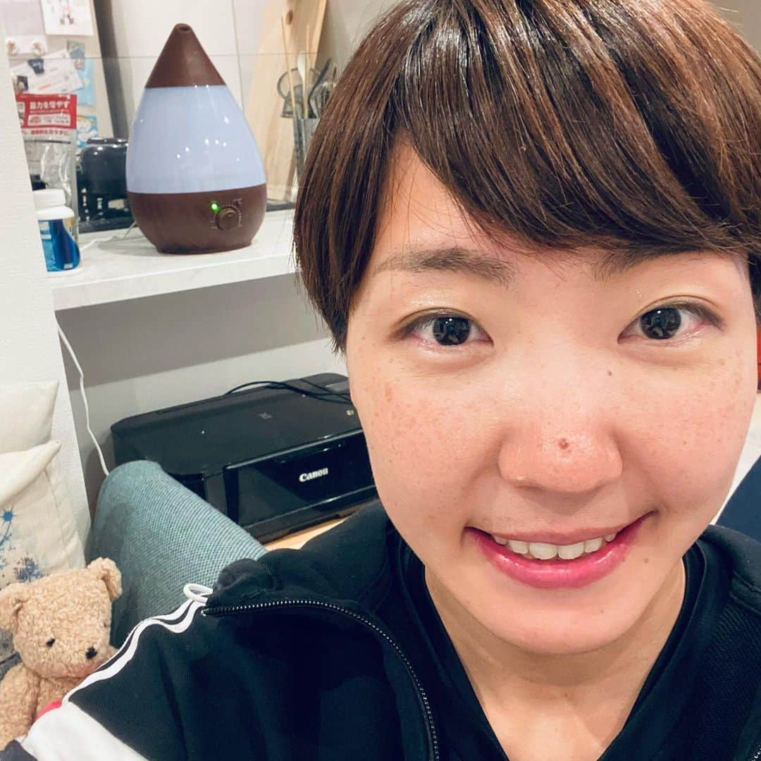 寺田明日香のインスタグラム：「ブラケット卒業〜！！！ 嬉しい〜〜😭😭 なんだかんだで4年近くの付き合いでした…🦷 先生方に感謝です🙇‍♀️  #矯正女子  #親不知 #合計8本抜いたよ」