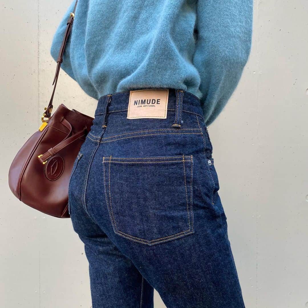 クリスティー麻里子さんのインスタグラム写真 - (クリスティー麻里子Instagram)「NIMUDE JEANS👖   旦那さんとお揃いで買ったジーンズが かなりお気に入り。🤍  毎日のように履いてる！ ワンサイズ大きめの買ったので動きやすくて 公園でたくさん走ってます💪🏼😁  これからコーデ載せる時はこのジーンズ 履いてる率高めになります☺️💕  #NIMUDE #NIMUDEJEANS #AKAZO #jeans #denim #menslike #ootd #男の子ママ #兄弟ママ #デニムコーデ」1月26日 19時20分 - christymariko