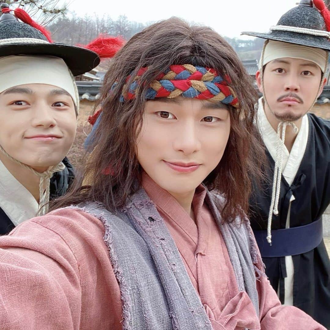 シン・ジフンさんのインスタグラム写真 - (シン・ジフンInstagram)「망나니와 나졸들  오늘꿀잼예약 본방사수 고고  #김명수 #이이경 #신지훈 #암행어사」1月26日 19時20分 - sj_hooon