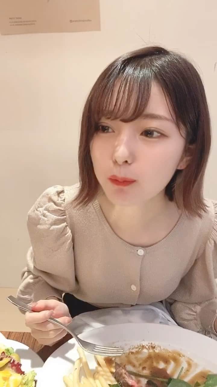 sarimaru(国木田さりまる)のインスタグラム：「頬張っております😋🥩」