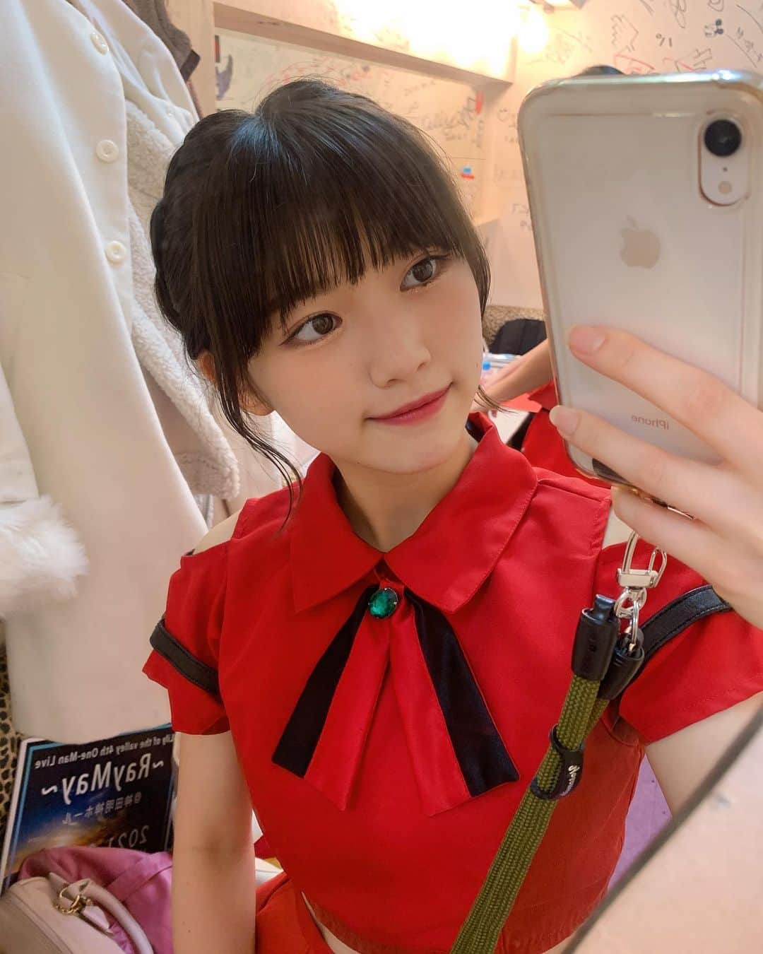 沢村りさのインスタグラム：「前の投稿の次の日の写真。笑﻿ ﻿ まとめ髪まりもです☺︎﻿ ﻿ .﻿ ﻿ .﻿ ﻿ ﻿ #Lilyofthevalley #沢村りさ #リリバリ #idol ﻿ #jk #jk2 #2021 #赤衣装 #衣装 #ヘアアレンジ﻿ #まとめ髪 #編み込み #名古屋 #xhall」