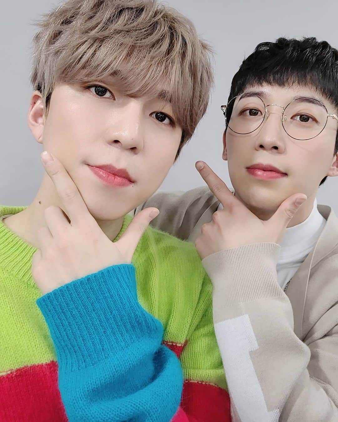 U-KISS（ユーキス）のインスタグラム：「[#유키스] 라이브때 아쉬웠던 키스미들을 위해❣ 잠시 후 '꿈꾸라'에서 만나요😊  #UKISS #SOOHYUN #수현 #HOON #훈」