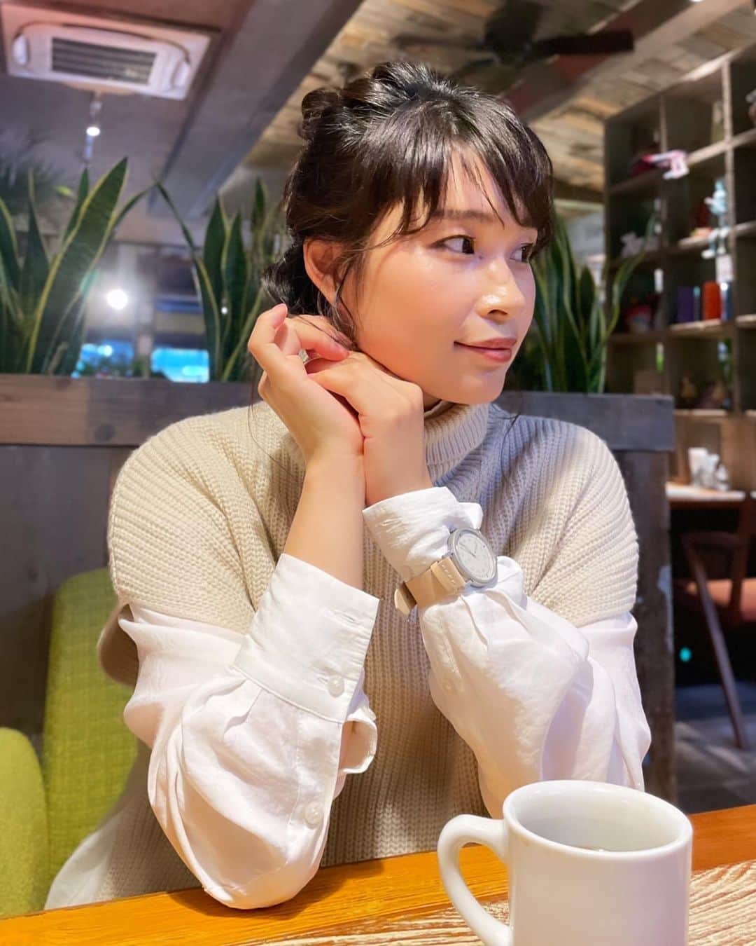 三佐和あやのインスタグラム：「週末 コーヒーだけ飲みに出かけたのよ 長居はできなかったけど☕️楽しかった！ ぱくちゃんも のりのり〜😀  #妊活 #マタニティー #赤ちゃん #ベビー #ベビスタグラム #スマイル #スマイル育児 #育児日記 #育児 #子育てぐらむ #子育てママ #令和2年ベビー」