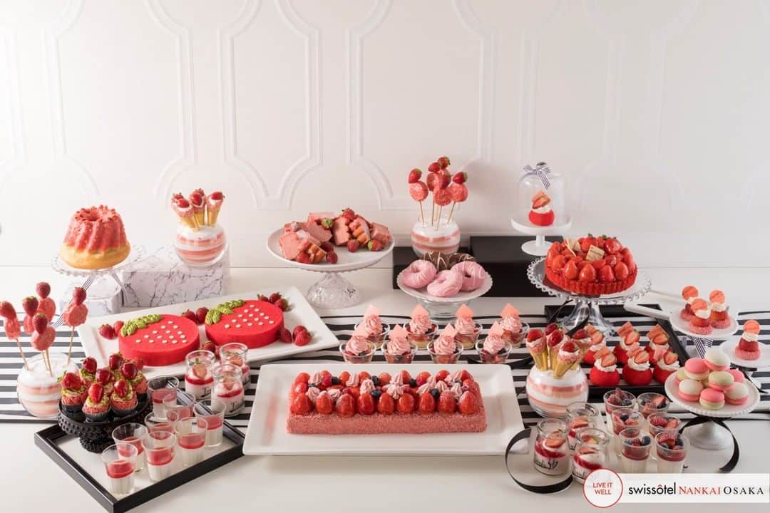 スイスホテル南海大阪さんのインスタグラム写真 - (スイスホテル南海大阪Instagram)「ひと口ごとに、イチゴの夢の中へ。#タボラ36 #スイーツビュッフェ  Life it short, make it sweet! Dream of strawberries and wake up with a sweet treat as you take a bite! #Tavola36Osaka #SweetsBuffet」1月26日 19時46分 - swissotelnankaiosaka_official