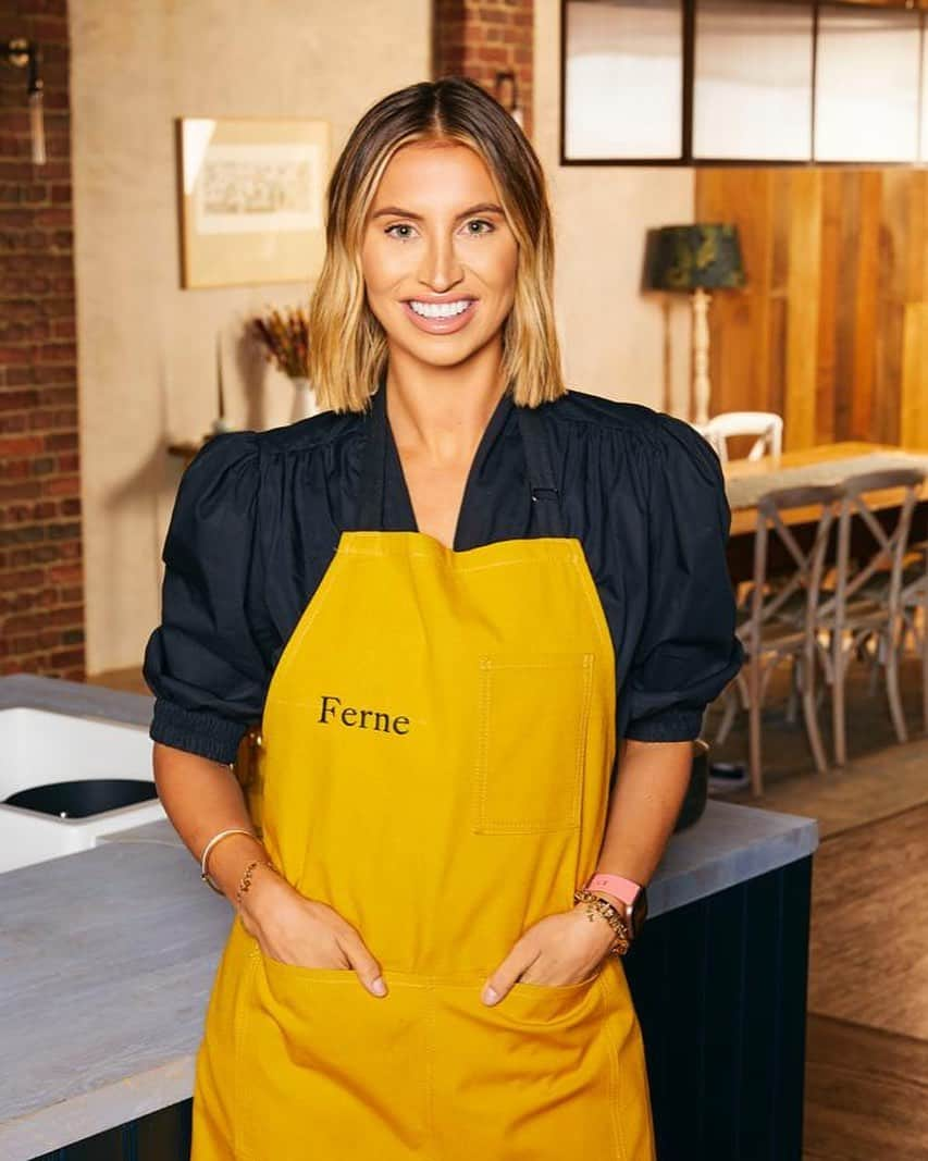 ファーン・マッキャンさんのインスタグラム写真 - (ファーン・マッキャンInstagram)「Darrrrlings, Catch me tonight on #celebritybesthomecook getting my cook on 👩🏼‍🍳😬. ____________________________________________ No pressure but I only had to cook for @lucyyoungthecook (Mary Berry) @angelacooking & @chris.bavin 😬🙈 ...wish me luck. Tune in 9pm tonight & tomorrow BBC1. @bbciplayer #cbhc #bhc #besthomecook #bbc」1月26日 19時38分 - fernemccann