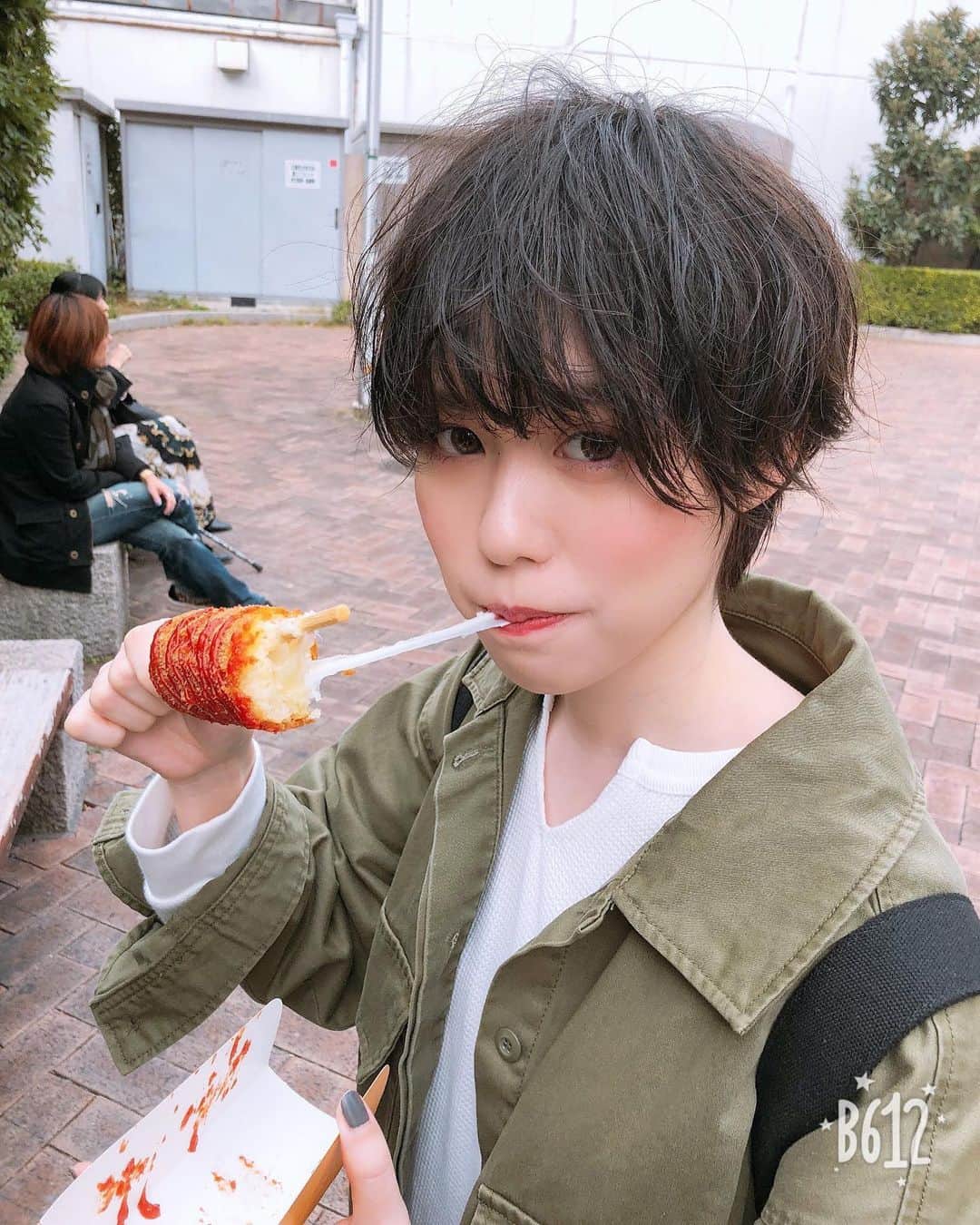 みやこLv.18のインスタグラム：「・チーズドッグ🙂 過去画ですよ📸 新しいネックレス届いた〜💕ハッピー🥰 土曜日美容院やけどお出かけだし、つけよう👏🏻 いかちいの買ってみたけど、また載せよう☺️ ・ #ヘアアレンジ動画 #pr #男の子ママ #ママリ #赤ちゃんのいる暮らし #ヘアカラー #ベビスタグラム #親バカ部 #簡単ヘアアレンジ #ヘアアレンジ #インフルエンサー #プチプラコスメ #サロンモデル  #ショートヘア #メイク #お洒落さんと繋がりたい #ショート #ヘアスタイル #スタイリング  #プチプラコーデ  #ベリーショート #コーデ  #コドモノ #インスタ映え  #팔로우 #맞팔 #선팔 #소통 #スタイリング動画 #モデル」