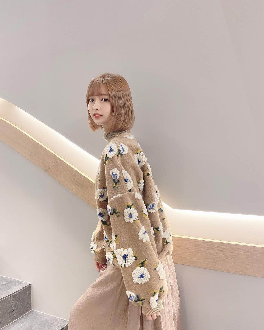 sarimaru(国木田さりまる)のインスタグラム：「ハイトーンにした〜！❤︎❤︎ 最後は私の裏側」