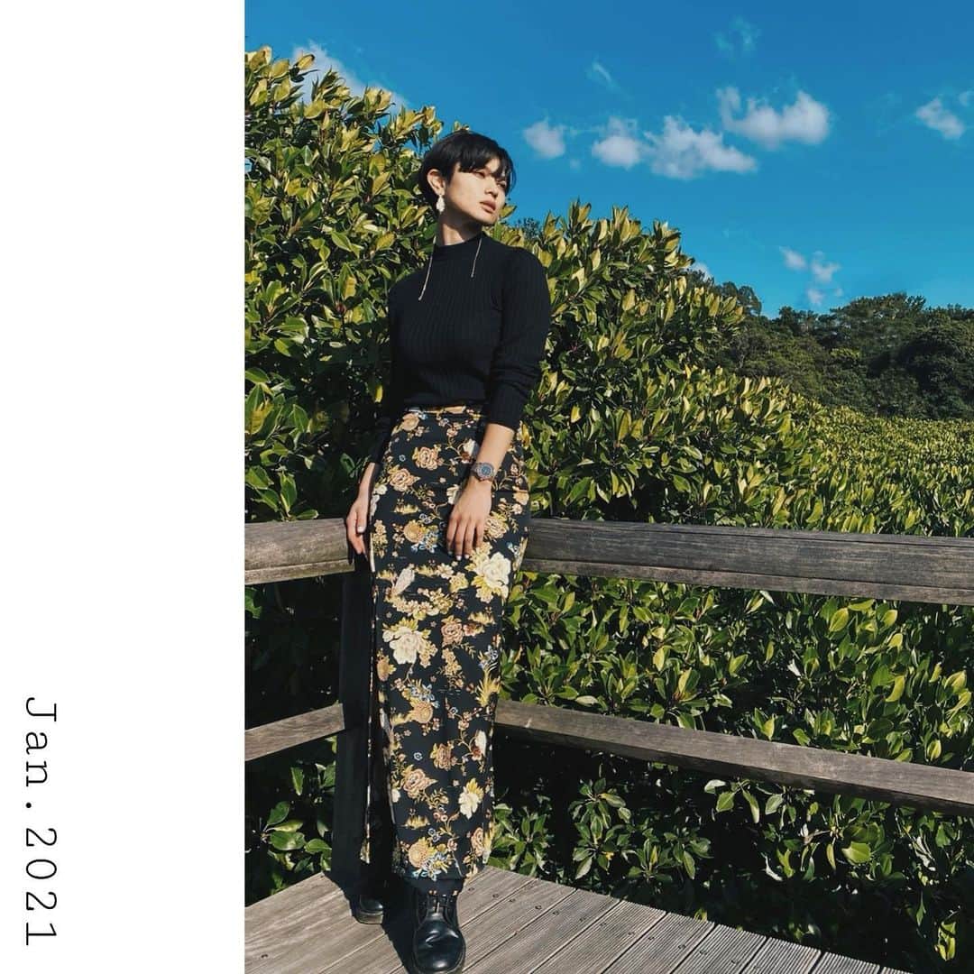 金城優華のインスタグラム：「週末は 沖縄北部のやんばるは東村へ。 自然に癒され 家族時間を満喫してきました♡  We went to Higashi village Okinawa Japan.  Feeling the air of nature with My family.  【coordinate】 Knit: @uniqlo  Skirt: @zara  Boots: @drmartens_japan  Watch: @liakulea_japan   ZARAのスカートは SALE80%offでGET!! シノワズリーな雰囲気が お気に入り♡  子連れの時は Dr.MartensかAIZEXの ブーツ率高め。 チビ助のパワーを発散させるには 山や海、自然にかぎる!!   #金城の服事情  #okinawa #model #fashion   #ママ」