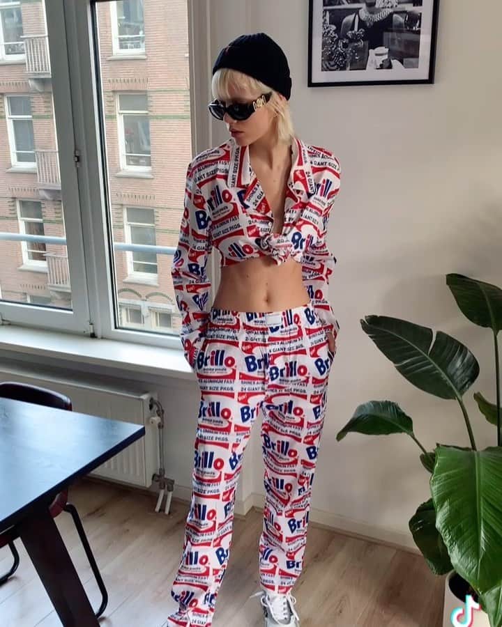 マリヤン・ジョンクマンのインスタグラム：「LOVE IT COULDNT WEAR IT🥺」