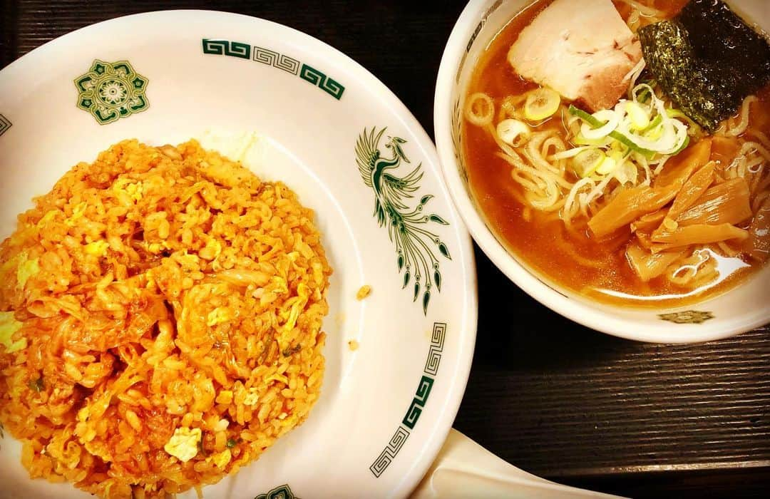 河内孝博のインスタグラム：「【麺麺活動】ガッツリ満腹！ キムチ炒飯&半ラーメン〜♪」