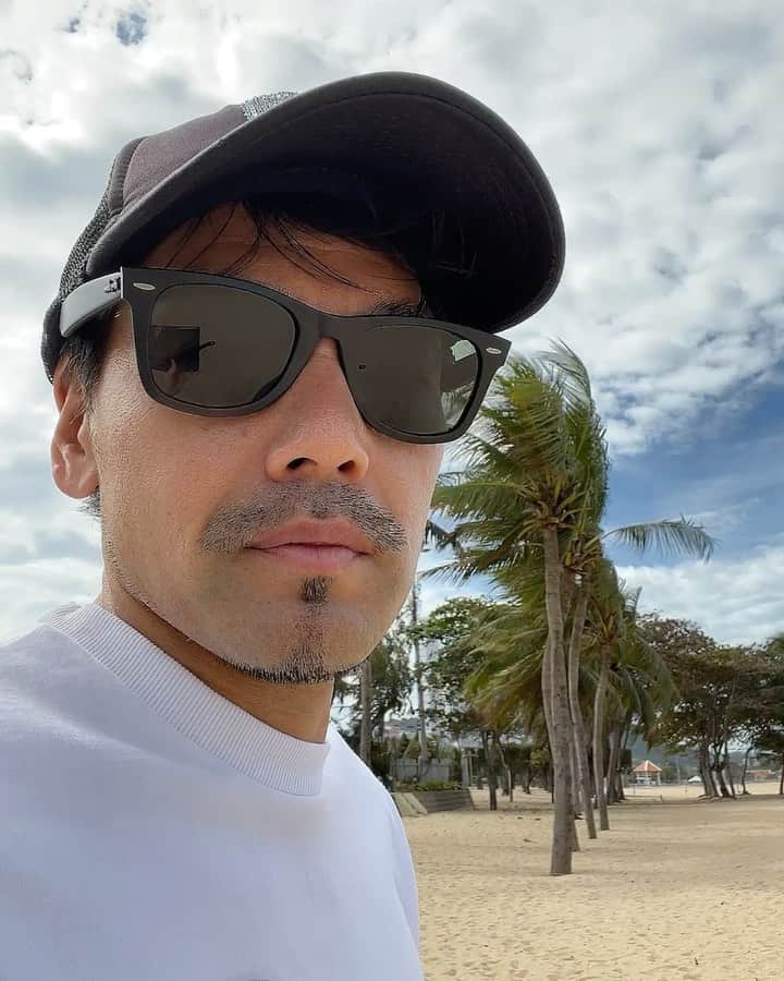 のインスタグラム：「ニャチャン　Nha Trang 散歩　walk  #ニャチャン #ニャチャンビーチ  #walking  #nahtrang  #sunglasses #beach #pool #sun #サングラス #サングラス男子 #travel  #最高 #great」