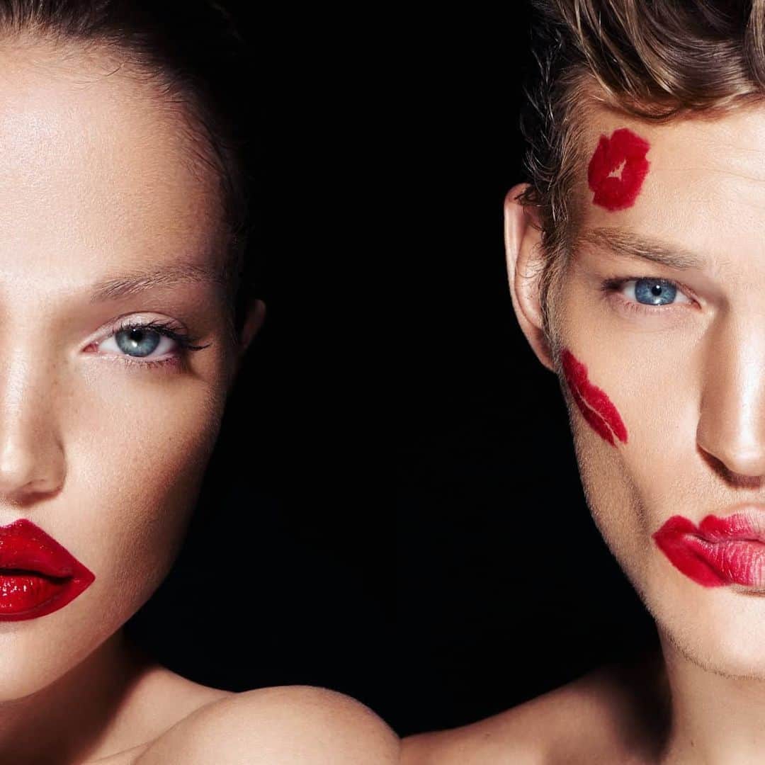 セバスティアン・ソーブのインスタグラム：「Kiss me hard, kiss me quick! 💋👄😘 These lips are made to kiss!」