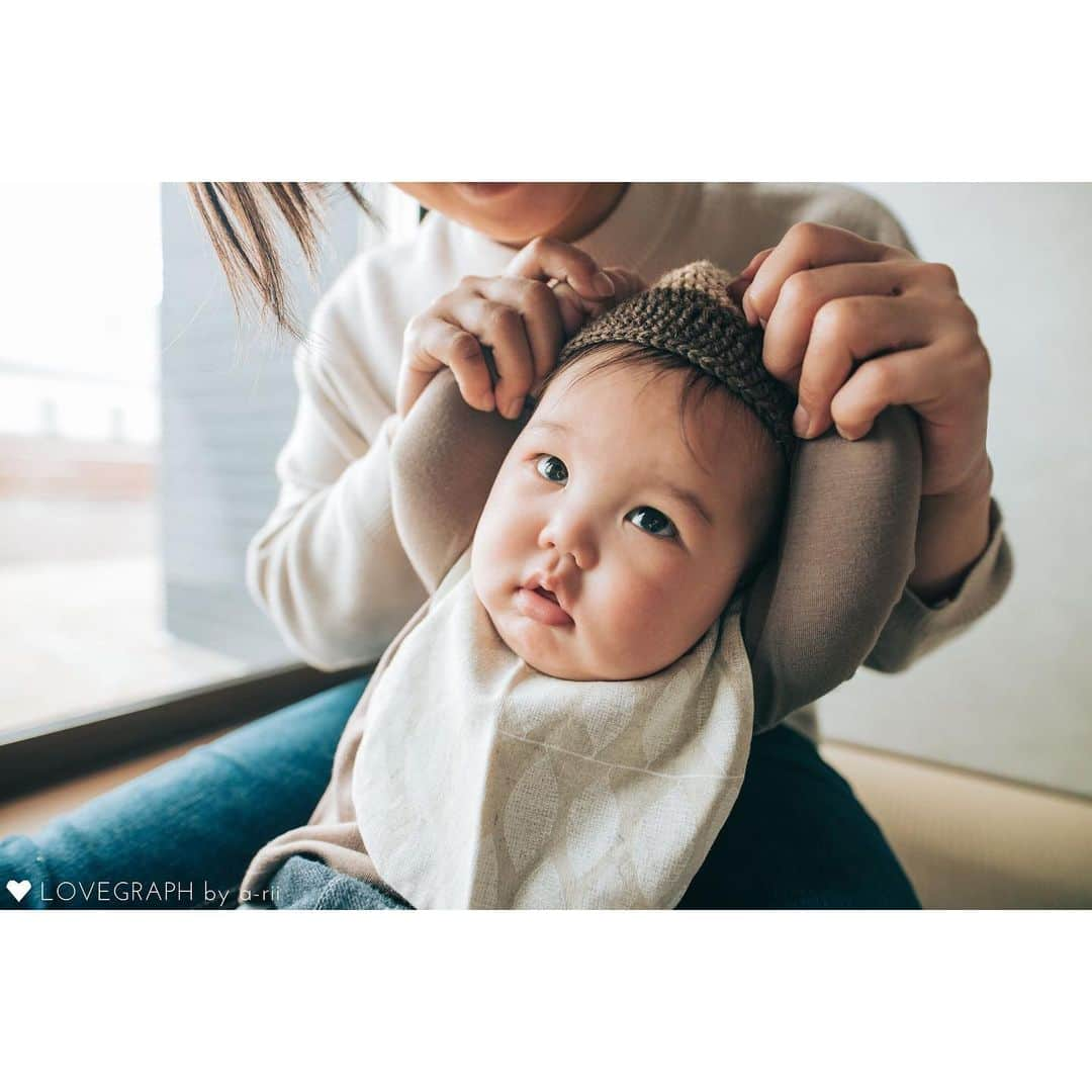 Lovegraph_Kids ラブグラフキッズさんのインスタグラム写真 - (Lovegraph_Kids ラブグラフキッズInstagram)「👶🏻✈️ ㅤㅤㅤ 飛行機ぶんぶんがお気に入りのご様子🤣🤣❤︎ ハーフバースデーお祝いのおうち撮影でした🎂✨ ㅤㅤㅤ photographer @a_rii_lovegraph ㅤㅤㅤ ୨୧┈┈┈┈୨୧ ㅤㅤㅤ 出張撮影Lovegraphで撮影したお子さま・ファミリーの写真を毎晩投稿しています☺️✩︎⡱ ㅤㅤㅤ 載せてほしい写真(例：姉妹写真・おうち写真・3歳の女の子などなど)のリクエストはコメント欄へどうぞ५✍❤︎ ㅤㅤㅤ ୨୧┈┈┈┈୨୧ ㅤㅤㅤ 撮影プラン💁‍♀️🌼 ㅤㅤㅤ ❁︎ライトプラン 9,800円/10枚 ※エリア限定・カメラマンはお任せになります ㅤㅤㅤ ❁︎スタンダードプラン(全国) 23,800円/75枚〜 ※人気のプラン！ ※エリアやによってはご希望日程で対応できない場合もございます ㅤㅤㅤ その他のプランやオプション、撮影お申し込みはプロフィールURLからどうぞ☺️✈︎ ㅤㅤㅤ ୨୧┈┈┈┈୨୧ ㅤㅤㅤ #ラブグラフ #Lovegraph #幸せな瞬間をもっと世界に ㅤㅤㅤ #ママリ #コドモノ #子どもとお出かけ #子どもと暮らす #子どものいる暮らし #ig_kids #ig_kidsphoto #super_japan_channel #おうち時間 #うちで過ごそう #おうちスタジオ #おうち撮影 #ハーフバースデー #ハーフバースデーフォト #飛行機ぶんぶん」1月26日 20時03分 - lovegraph_kids