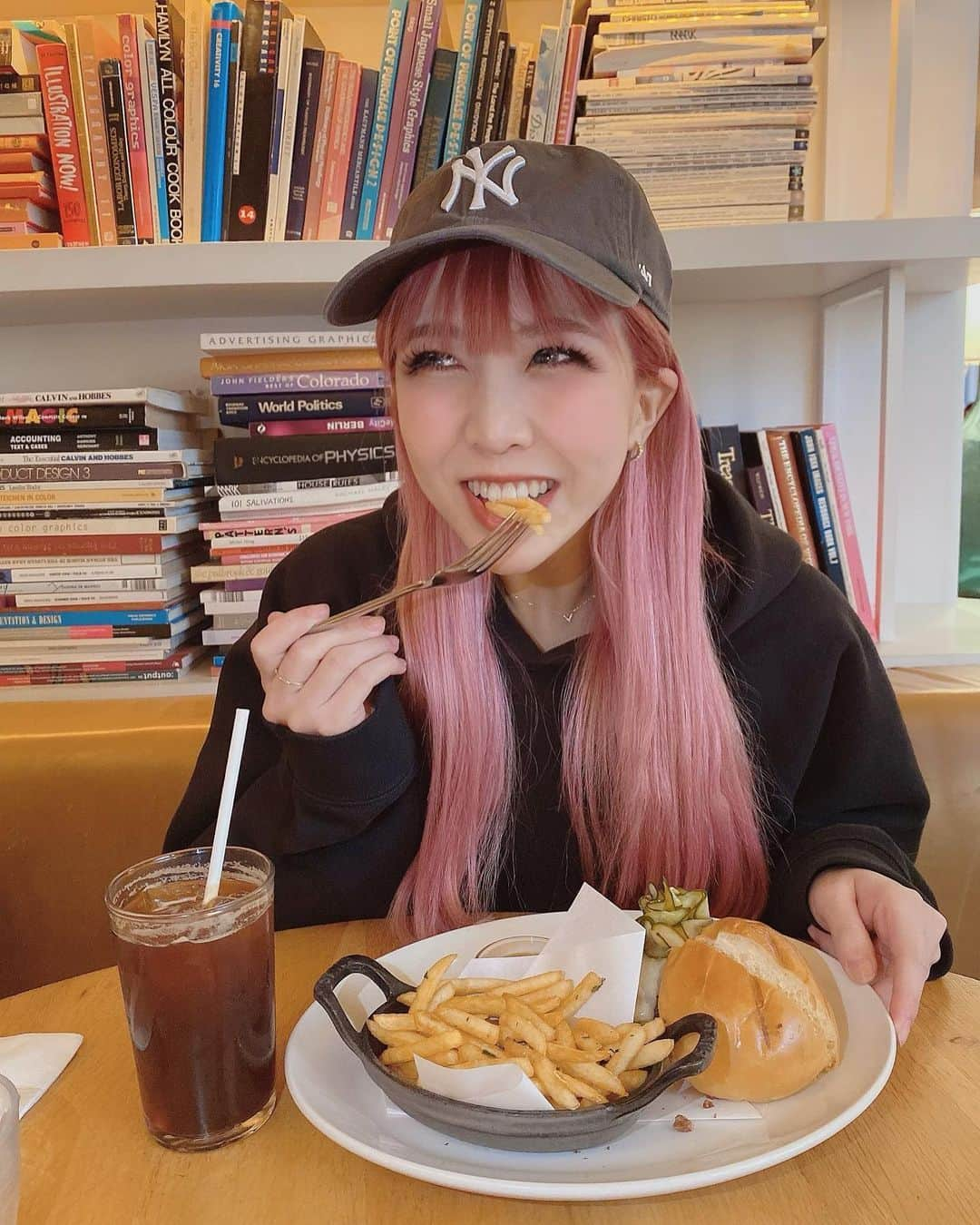 りかさんのインスタグラム写真 - (りかInstagram)「♡♡♡♡♡♡♡♡♡♡♡♡♡♡♡♡ . . 茶しばいてきた🍵💕 . . ♡♡♡♡♡♡♡♡♡♡♡♡♡♡♡♡ #いっぱい食べる君が好き　#bills  #バーレスクヤバイ #バーレスク #セクシー #エロカワ #ビキニ #ショーガール #ダンサー #ギャル #水着女子 #モデル　#diet　#instagood #burlesque #dancer #showgirl #selfie #love  #show #club #japan #girls #followme #tbt」1月26日 20時03分 - ricachan_0907