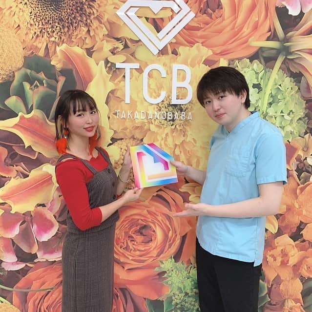 のインスタグラム：「ルピナススレッドの為に、東京中央美容外科高田馬場院　@tcb_takadanobaba へ✨ ・ 担当医師は癒し系の土門院長　@tcb_domon 🧑🏻‍⚕️💚 ・ 重力に逆らえなくなってきたけど、それもルピナススレッドで解決👍👍 ギュンギュンあがって、ほうれい線も消えて、お肌もツルん✨ 横顔もバランス良く美しくして貰いました😌👍 ・ 経過報告はまたするので、お楽しみに〜☺️💕 ・ ・ #リフトアップならTCB東京中央美容外科 #美容整形ならTCB東京中央美容外科 #東京中央美容外科 #美容外科 #高田馬場 #東京中央美容外科高田馬場院 #土門駿也 #ルピナススレッド #LUPINUSスレッド #LUPINUSルピナス #LUPINUS #ルピナス #PR」