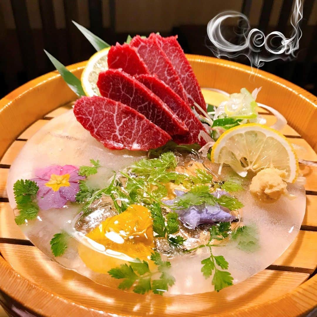 のインスタグラム：「まいど九州魂（くすだま）天王寺店です！  今日は暖かかったですね！  春夏先取り！鮮馬刺し納涼盛りです！  明日も、ご来店お待ちしてます！  #阿倍野居酒屋 #阿倍野グルメ #天王寺グルメ #天王寺居酒屋 #B級グルメ #九州居酒屋 #博多もつ鍋 #九州料理」