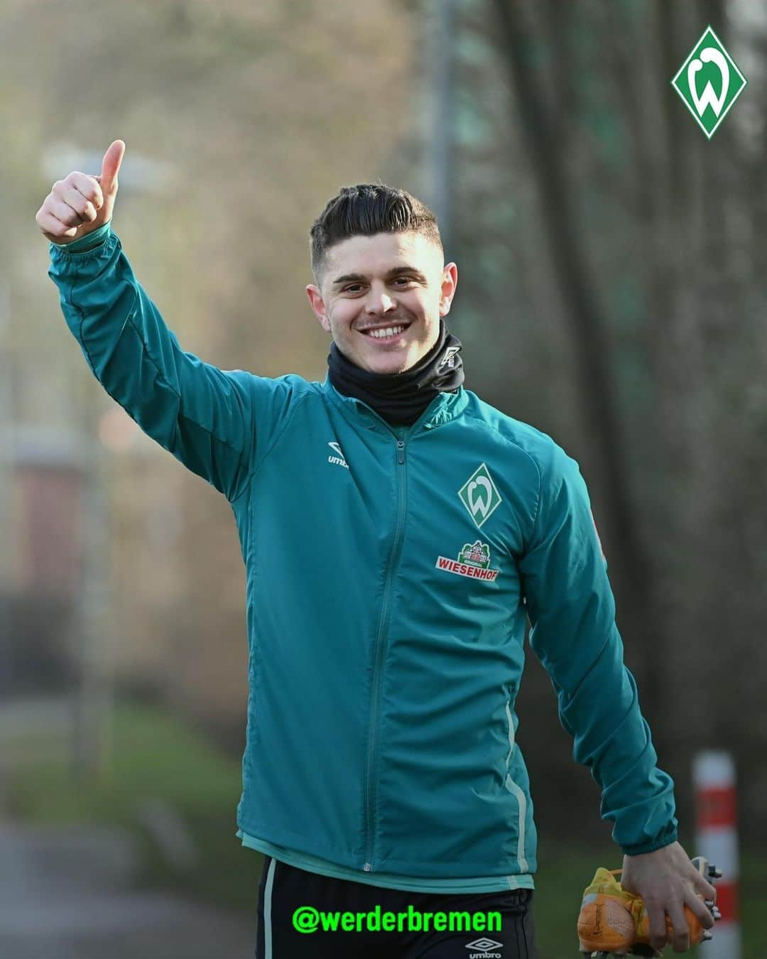 ヴェルダー・ブレーメンさんのインスタグラム写真 - (ヴェルダー・ブレーメンInstagram)「Bock auf die neue Trainingswoche? 😄  _______ #werder #bremen #svw #rashica #rocket #training ##arbeit #bundesliga #nordphoto」1月26日 20時21分 - werderbremen