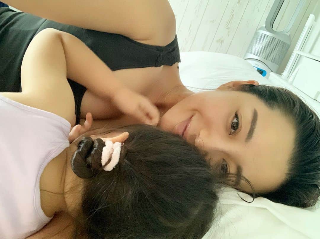 PINKYのインスタグラム：「娘ちゃん、3歳半で卒乳しました！🤱🌸👧🏻  卒乳に至る経緯をブログに書きました💁‍♀️📝  ・・・  #love #happy  #family #mamalife #babygirl #3歳半 #卒乳 #長期授乳」