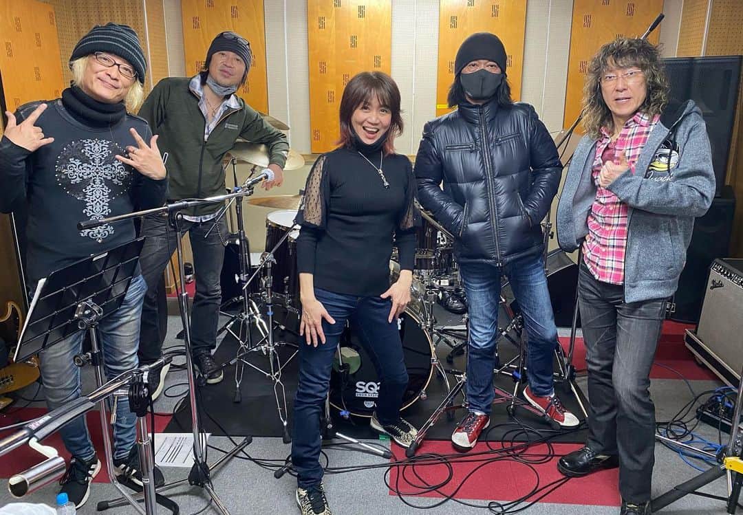 田村直美のインスタグラム：「昨日は1/30のリハ ワイワイやりながらまとまっていく バンドスタイル👍楽しい😆 ご機嫌メンバー Dr.田中一光  B.西山史晃  Gt.北島健二 Key. DIE   1/30 18時〜　田村直美配信ライブ 「Blast right now!!」 配信チケット↓↓ https://eplus.jp/tamura_brn21sp 見てくださーい」