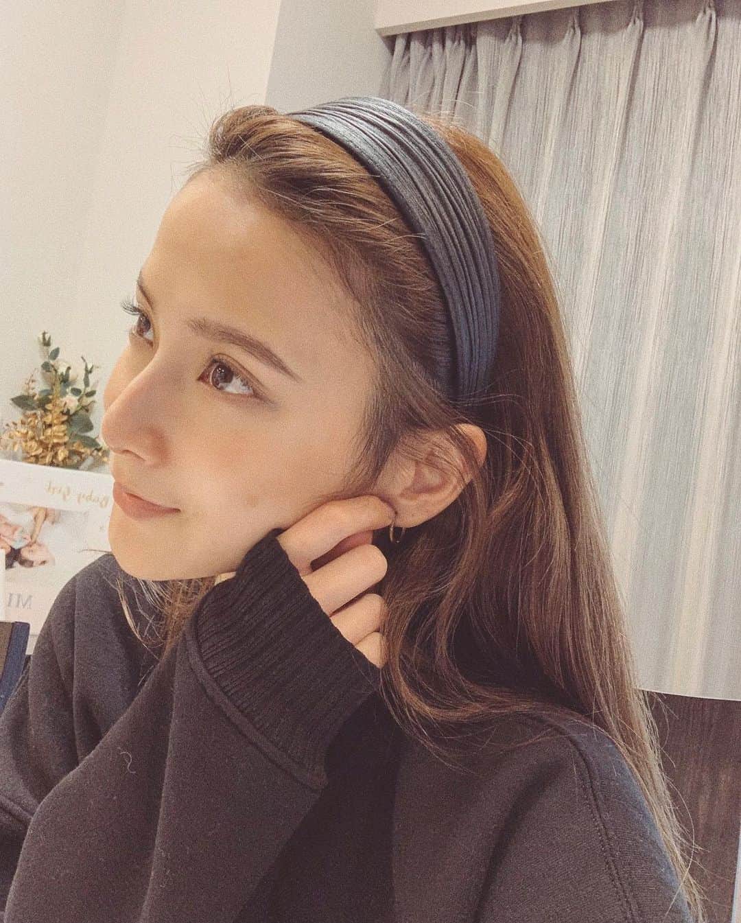小屋春菜のインスタグラム：「やっと頭にフィットするカチューシャ見つけた🌈✌️❤️ #カチューシャ　#マタニティライフ　#マタニティコーデ」