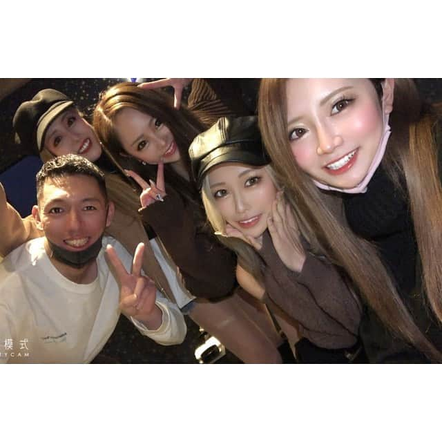 櫻井綾奈さんのインスタグラム写真 - (櫻井綾奈Instagram)「. お寿司女子会🍣ᔆᵘᙚᑋⁱ♡♡ . ここのお店コスパも味も良くて🙆🏽‍♀️ 日本酒が進みすぎました( ˙꒳˙ ) . だいすきメンバーで朝までコース たっっっのしすぎたあ🤣🤣🤣 次は沖縄遠征ですね👏🏼☆*。 . . 今日も出勤！22時から居ます🙇🏽‍♂️ . . . #池袋 #ikebukuro #キャバ #キャバクラ #キャバ嬢 #池袋シーサイド #プリンスグループ #キャバ嬢の休日 #dayoff #歌舞伎町 #bar #サパー #鮨 #お寿司 #sushitokyoten #1人寝坊 #1人吹雪で飛行機飛ばず #みんな自由 #だいたい記憶ない #酒鬱 #🍣 #🍶 #🍻 #👭 #🗣 #💓 #instagood #instalike #l4l #like4like」1月26日 20時16分 - mayapan0511