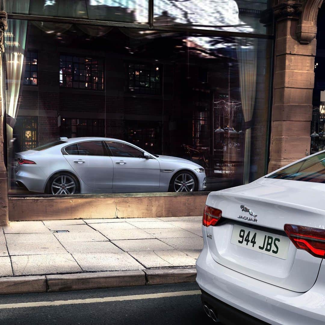 Jaguarさんのインスタグラム写真 - (JaguarInstagram)「Perfectly equipped for the city.  #Jaguar #XE #Premium #Luxury #Sports #Saloon #AWD #CarsofInstagram #InstaCars」1月26日 20時18分 - jaguar