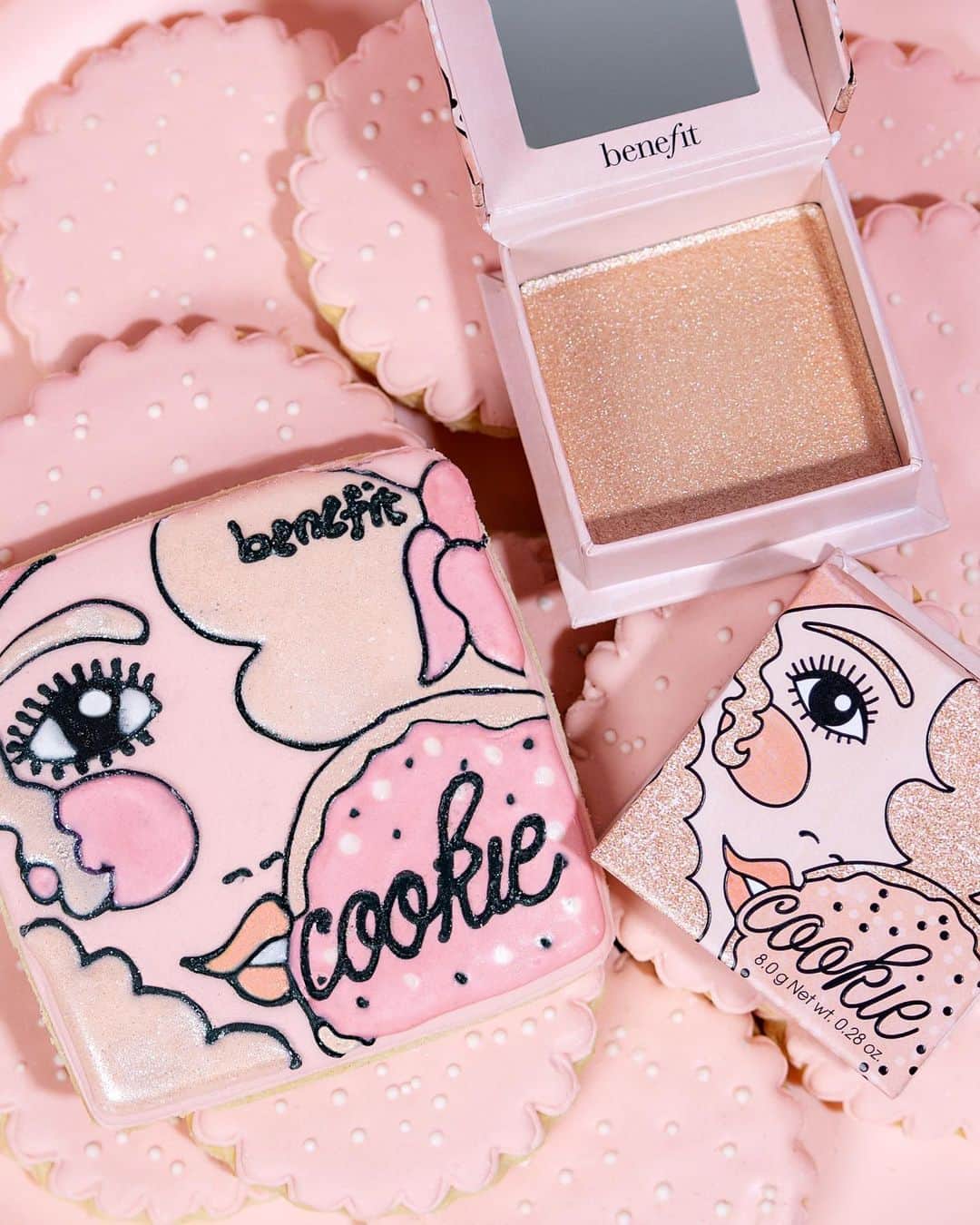 Benefit Cosmeticsさんのインスタグラム写真 - (Benefit CosmeticsInstagram)「Good enough to eat 😋 Tap the product tag to shop Cookie Powder Highlighter now! 📸: @gabrielle.shoots」1月27日 1時47分 - benefitcosmetics