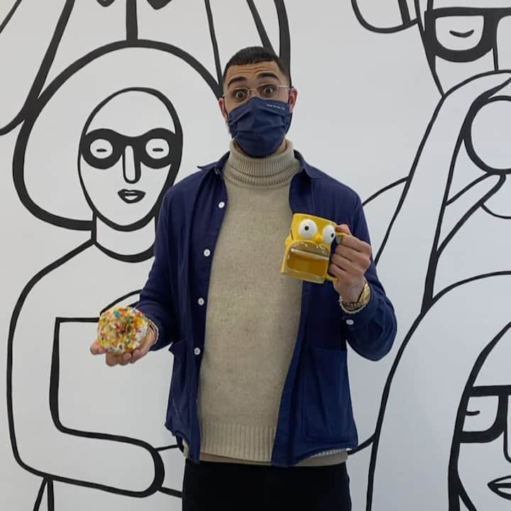 Warby Parkerのインスタグラム：「Desk Job is back! In our first episode of the year, Malcolm (Sales Manager at our NYC HQ Showroom) tells us how he keeps our shopping experience safe and his favorite pastry (hint: 🍩). Check it out in our Story! ⤴」