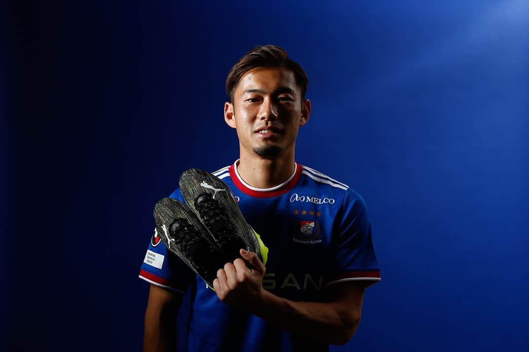 小池龍太のインスタグラム：「NEW 💥💥💥  🚨THE GAME IS ON🚨  #DRIVETHEMCRAZY #サイソクアラワル #ULTRA @pumafootball_jp @pumajapan  #fmarinos  #新ユニフォーム  #25 #小池龍太」