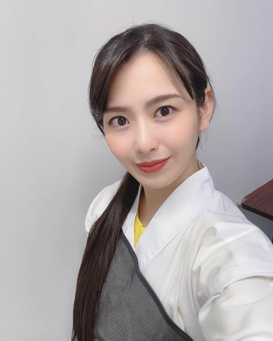のインスタグラム：「注文していた弓でやっと練習する事ができました！  "葵"という弓で、字は違いますが同じAoiなので運命を感じました！！ 三寸詰まりという普通のよりも短めの弓で 背の低い私の力を最大限に引き出してくれるみたいです！😳  わかりにくいですが、真っ黒ではなく藍色なんですよ〜🥰 光に当たるとわかりやすいんだけど😂  去年のうちに届いていたのですが、自分がコロナになってしまってなかなかできず😭  初練習しましたが、いつも使っているよりも強い弓にしたので すぐ疲れてしまう😅  けど中りはしたので幸先いい感じです😆  明日筋肉痛かも😂  #弓道女子　#弓道　#japanesearchery  #炎の体育会tv #セントフォース　#フリーアナウンサー　#玉木碧」