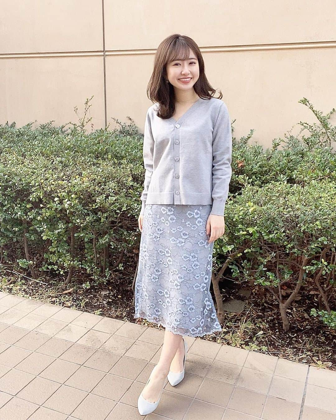 伊藤彩華さんのインスタグラム写真 - (伊藤彩華Instagram)「全身も♡  春夏も大活躍しそうなセットアップ🍃 スカートはリバーシブルでトップスも2wayなの🤍  @rirandture_official #Rirandture #リランドチュール #春服 #コーデ #春コーデ #olコーデ #大人可愛い #フェミニンコーデ」1月26日 20時28分 - ayaka_ito_official