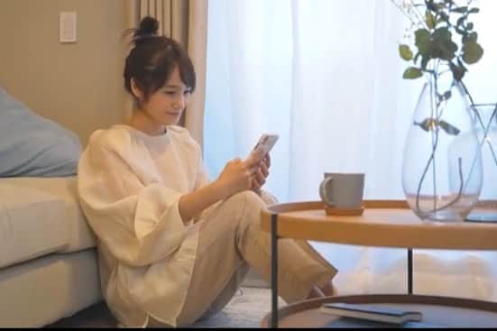 野村日香理さんのインスタグラム写真 - (野村日香理Instagram)「#出演情報 積水ハウス『シャーメゾンショップ』様のブランディングムービーに出演させていただきました♡🐶 こんな在宅ワークスペースやシアタールームがあったらいいなぁ✨relax出来る素敵なお部屋でした☺️♪  #出演#ムービー#シャーメゾン#ペット可#おうち#お部屋#お部屋探し#積水ハウス#野村日香理#Movie#model#japan#home」1月26日 20時39分 - nomura.hikari