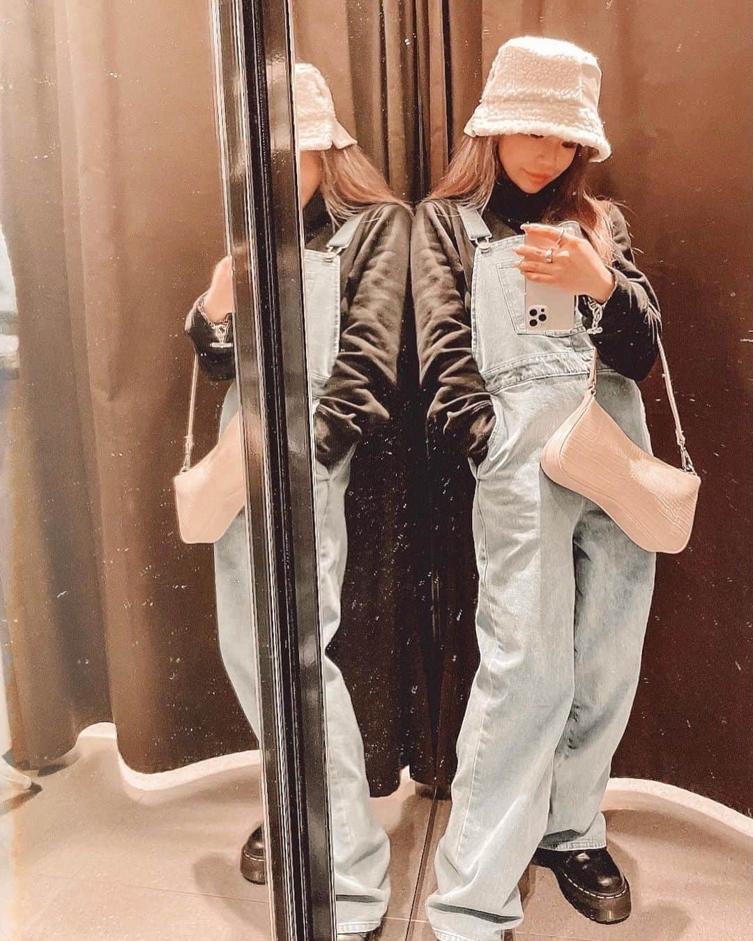 のインスタグラム：「☑︎☑︎☑︎ . . サロペットやっぱすき！！ @clena.official  新作♡♡♡ 形綺麗すぎてヘビロテ決定だわ！ 他のカラーも欲しい✨ . そろそろ春服着て出掛けたくなるね🦋」