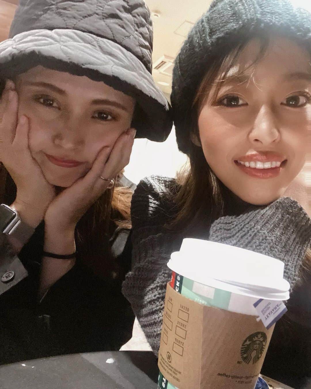 森山菜々のインスタグラム：「. 冬オンナの季節きたね🦦☕️💜 #👧🏻0215 #👱🏽‍♀️0315 #25th」