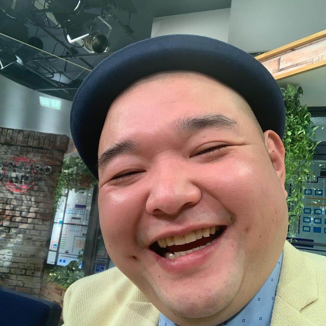 内山信二のインスタグラム：「これからバラダン🌹観てね〜  #バラいろダンディ  #内山信二」
