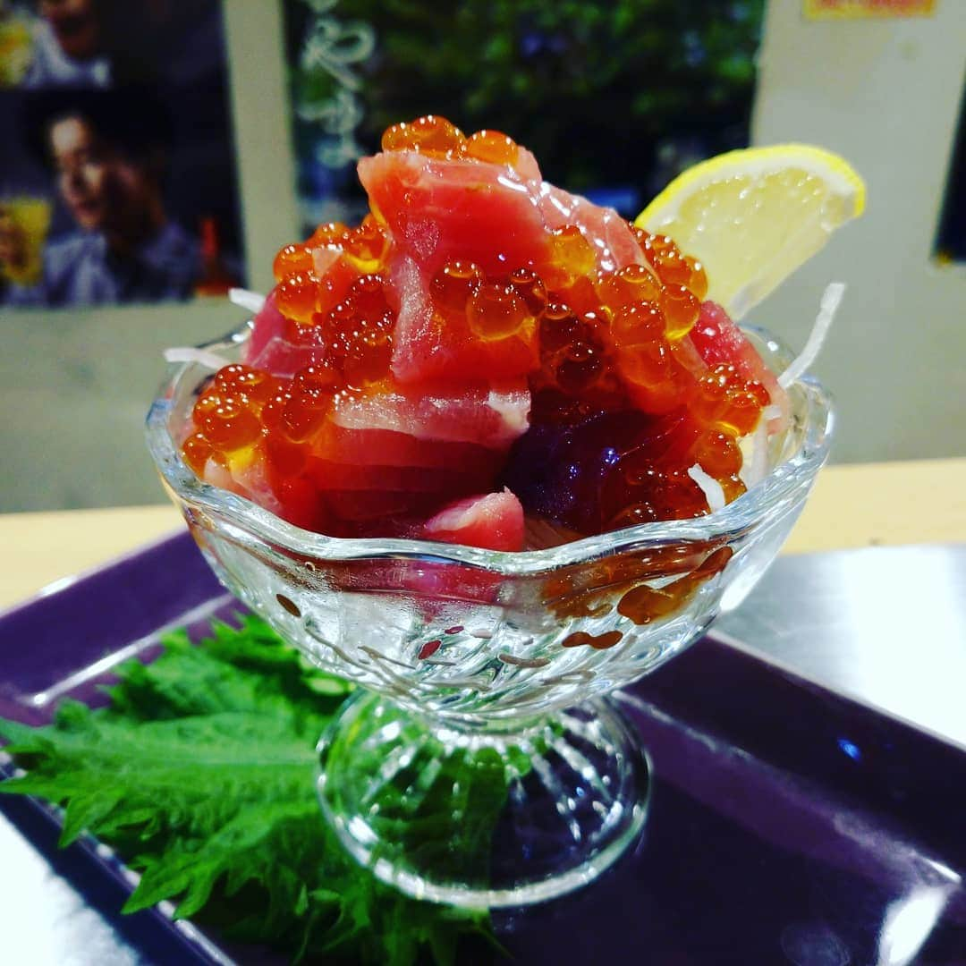 魚壱商店 天王寺店さんのインスタグラム写真 - (魚壱商店 天王寺店Instagram)「お疲れ様です！  久々登場のマグロパフェです！ イクラてんこ盛り盛り🤣  #海鮮  #鮮魚  #マグロ  #魚  #さかな  #大衆酒場  #海鮮居酒屋  #大衆居酒屋  #本マグロ  #まぐろ  #鮪  #飲兵衛  #食テロ  #飯テロ  #美味しい  #天王寺ディナー  #居酒屋  #居酒屋巡り  #居酒屋グルメ #居酒屋好き  #居酒屋好きな人と繋がりたい  #飲み放題  #osaka  #大阪  #天王寺  #天王寺グルメ  #天王寺居酒屋  #天王寺飲み  #魚壱商店 #ハッピーアワー99」1月26日 20時48分 - uoichishouten