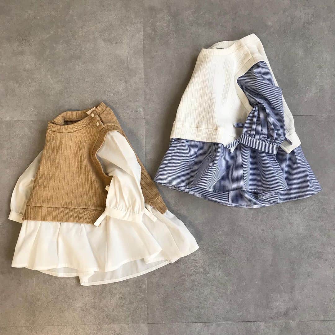 petit mainさんのインスタグラム写真 - (petit mainInstagram)「.﻿ 💫姉妹でお揃いも💫﻿ ﻿ 重ね着スタイルが着るだけで叶う人気のベストつきトップスは、ベージュにクロのレギンスでおしゃれにまとめよう！﻿ ペプラム風に広がる裾と、縦のリブボトムでスタイルアップも。﻿ 暖かくなったらお揃いスタイルで出かけよう！！﻿ ﻿ ﻿ 〈プティマイン キッズ〉﻿ 9611209 ベストドッキングシャツ ￥2,860 (税込)﻿ サイズ 80-130㎝﻿ ﻿ 9611110 チェリーモチーフレギンス ￥2,090 (税込)﻿ サイズ 80-110㎝﻿ ﻿ 9611432 ヘアバンド ¥1,650(税込)﻿ サイズ F﻿ ○2月上旬ショップ先行発売予定 ﻿ 他参考商品﻿ ﻿ モデル107㎝ / 着用100㎝﻿ ﻿ ﻿ 〈リセマイン ジュニア〉﻿ 8411209 ベストドッキングシャツ ￥2,860 (税込)﻿ サイズ S（140㎝）・M（150 ㎝）﻿ ﻿ 8411113 スリットラインレギンス ￥2,530 (税込)﻿ サイズ S（140㎝）・M（150 ㎝）﻿ ﻿ 他参考商品﻿ ﻿ モデル144㎝ / 着用 140㎝﻿ ﻿ ♡プティマインの姉妹ブランドです。詳しくは @lyceemine_official をご覧ください！﻿ ﻿ ﻿ ﻿ ※入荷、在庫状況は店舗によって異なる場合がございます。ご利用の店舗にお問い合わせ下さい。﻿ ※オンラインの入荷は2週間ほど遅れます。入荷・在庫状況について詳しくはナルミヤオンラインまでお問い合わせ下さい。﻿ @narumiyaonline_official ﻿ ﻿ ﻿ ﻿ ﻿ ﻿ ﻿ #petitmain #プティマイン #プティキッズ #プティの新作 #ナルミヤオンライン #narumiyaonline #女の子ベビー #男の子ベビー #むすめふく #むすこーで #おうち時間 #子どものいる暮らし #赤ちゃんのいる暮らし #子育てグラム #instafashion #instagood #リンクコーデ #ママとお揃い #キッズとお揃い」1月26日 20時54分 - petitmain_official