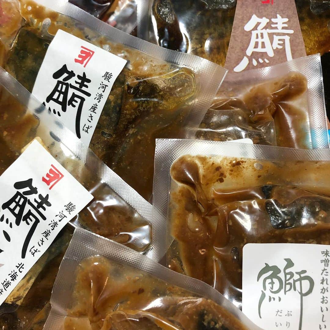 馬渕史香のインスタグラム：「返礼品で選んだふるさと納税 〜静岡県焼津市〜  訳あり品なんやけど、その訳はコロナの影響で出荷できなかった魚たちを…なので、むしろありがとう✨ しかも無添加！  そしてこれを選んだ最大の理由は、常温保存ってこと 食品となると生モノや冷蔵・冷凍が多くて、冷蔵庫ぱんぱんになっちゃうけど、これならその心配もなし  こちらも楽天roomに入れといたので、気になる方はプロフィールのURLから  #あしざわ家 #ふるさと納税 #ふるさと納税返礼品」