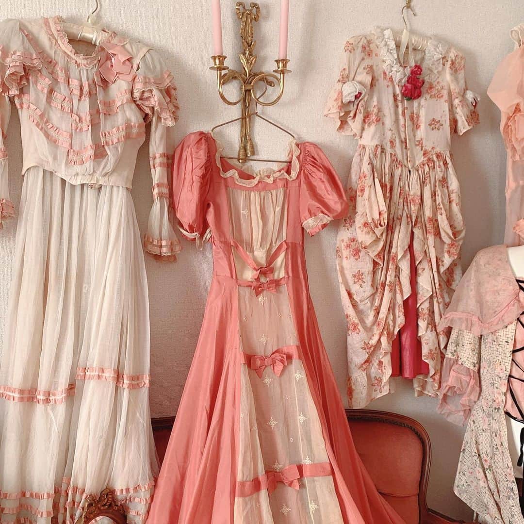 酒元麻衣（まいへー）のインスタグラム：「🐇 . . . #1930sfashion#1930sdress#vintageclothing#vintagefashion#antique#1900s#1930s」