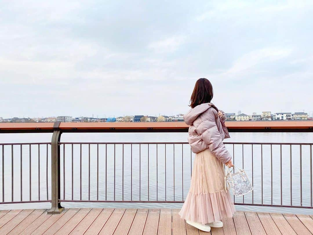 澪花のインスタグラム：「. 👗25歳OLの休日コーデ👗  outer▶ @mercuryduo_com  one piece▶ @herlipto  shoes▶ @zara  bag▶ @proportionbodydressing   . 久しぶりの投稿になってしまいました😢 本日の投稿は載せそびれていた年末のコーデ💦 本当は#シェリーメイコーデ に使いたかったんだけど ディズニーに行けていないので供養。笑 実はずっと家に篭っていて、 インスタに載せる写真が全ッ然ないのです…😂 . 明日からは物撮り系を載せようかなと思うのですが あまりストックがないのでストーリーの アンケートを参考に投稿を考えてみます🥑！ . #coodinate #ootd #淡色女子 #淡色コーデ #ワンマイルコーデ」