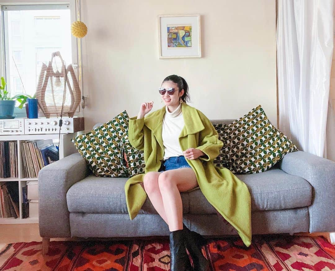 i_am_happpyのインスタグラム：「. .  Paris life🇫🇷 ラッキーなことに、パリの家は素敵なお家で ホストのセシルはチャーミングで優しくて、 ルームメイトは元カメラマンのミュージシャン♪ 海外って音楽で溢れてるところが好き❤︎ おうちで過ごす時間もワクワクする〜😆💕 . . #シェアハウス#シェアハウス生活」