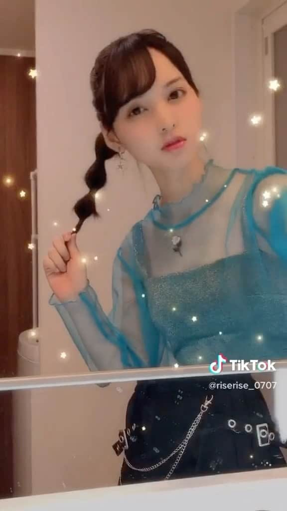 村西里世のインスタグラム：「ジャージから大変身！？ #リールデビュー #リール #変身 #reels #TikTok #tiktokjapan #tiktokhot #tiktokchallenge #wipeitdownchallenge #tiktokgirls #japanesegirl」