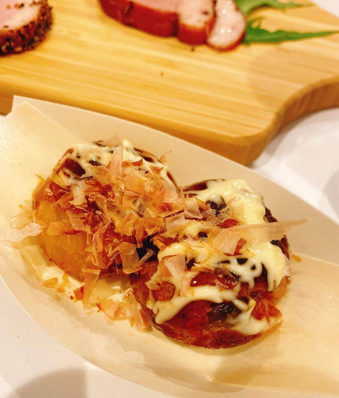 桜咲千依のインスタグラム：「この間アキラちゃんちでたこ焼き食べた☺❤ たこ焼き入れるフネみたいなの用意してくれてた( *´꒳`* ) 可愛い❤」