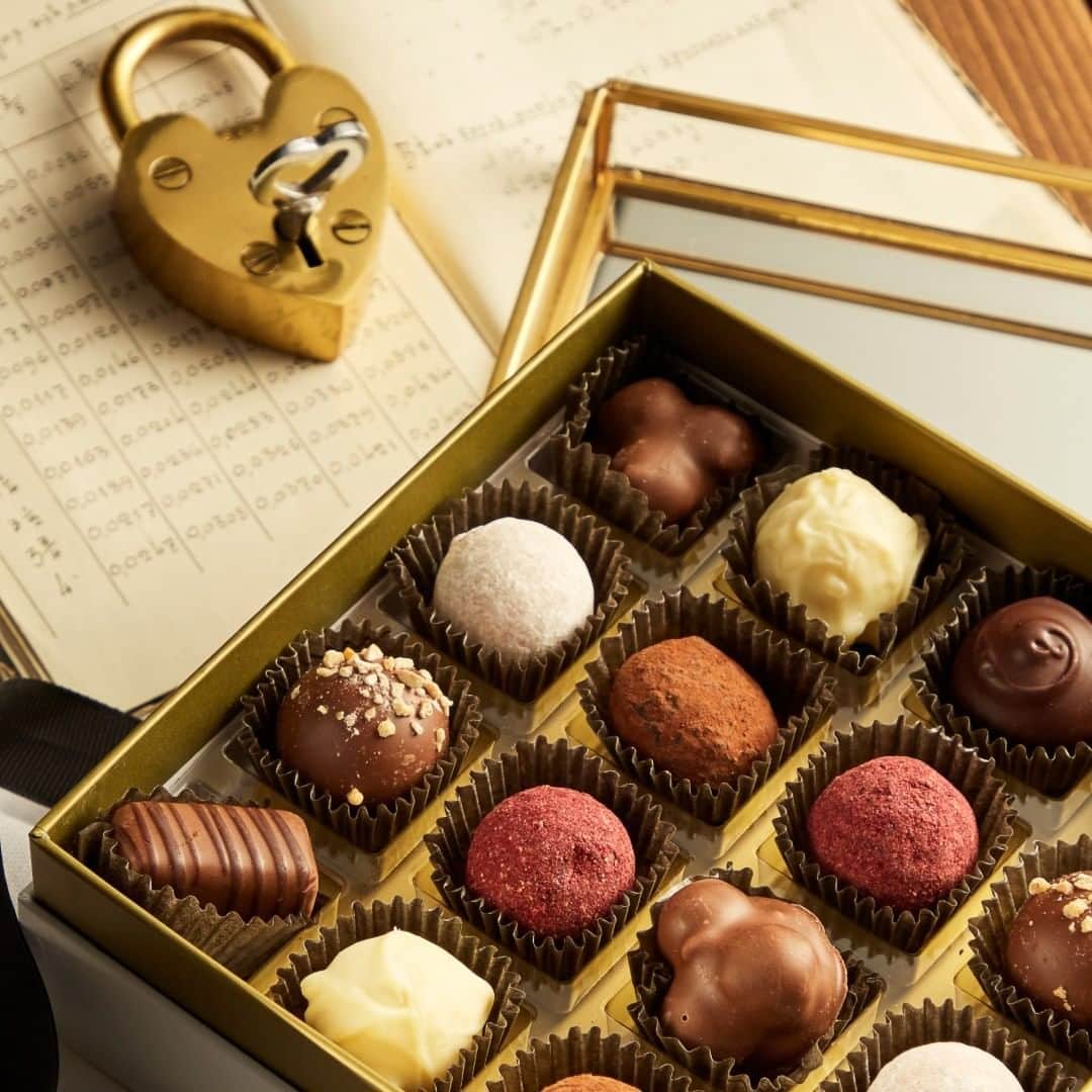 The East India Companyさんのインスタグラム写真 - (The East India CompanyInstagram)「Chocolate or flowers? This Valentine's Day rediscover chocolate’s earliest hold on our senses with our wickedly enchanting enrobed chocolates. #chocolatelover #valentinesday #theeastindiacompany」1月26日 21時07分 - theeastindiacompany