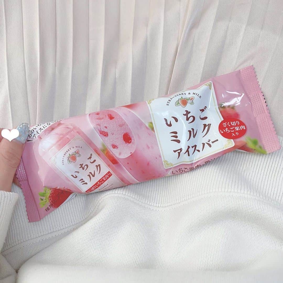 のインスタグラム：「・ ・ いちごのアイスが最近とても好きです🐰🍓 ・ ・」