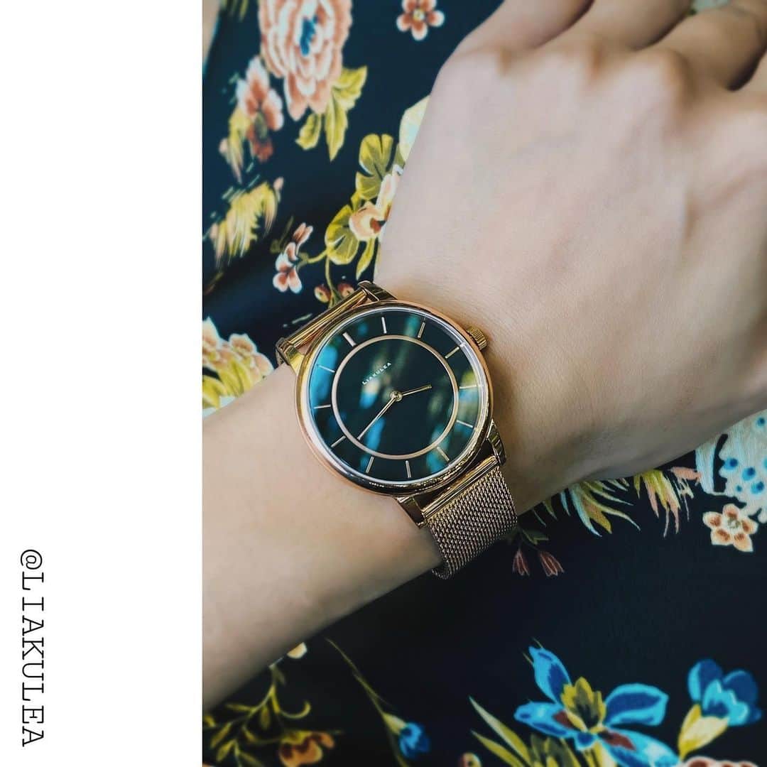 金城優華さんのインスタグラム写真 - (金城優華Instagram)「最近 スタイリングに合わせて 時計を選ぶ事が 楽しくなってきている金城。  今回はブラックベースの﻿ スタイリングに合わせて﻿ LIAKULEA @liakulea_japan ﻿ 『La lino』シリーズを。 ﻿ 黒文字盤のクールさを﻿ ピンクゴールドのベルトが﻿ 優しい印象にしてくれるので﻿ 黒コーデが多い私にはピッタリ。 シンプルな文字盤なので 柄物に合わせるとスカートの魅力と 時計の魅力どちらも引き立つ。 ﻿ ﻿ This watch Inspiration is 『Hawaiian  starry sky』 LIAKULEA @liakulea   I choice the『La lino』 mean 「shineing sun」  The black daials × pink gold metal belt is My favorite style.﻿ ﻿ ﻿ 【10%off coupon】﻿ ﻿ yuukaan14﻿ ﻿ (クーポンコードで10%off！)﻿ ﻿ #okinawa﻿ #model﻿ #fashion﻿ #時計#hawaii ﻿ #liakulea ﻿」1月26日 21時22分 - yuuka_kinjo_