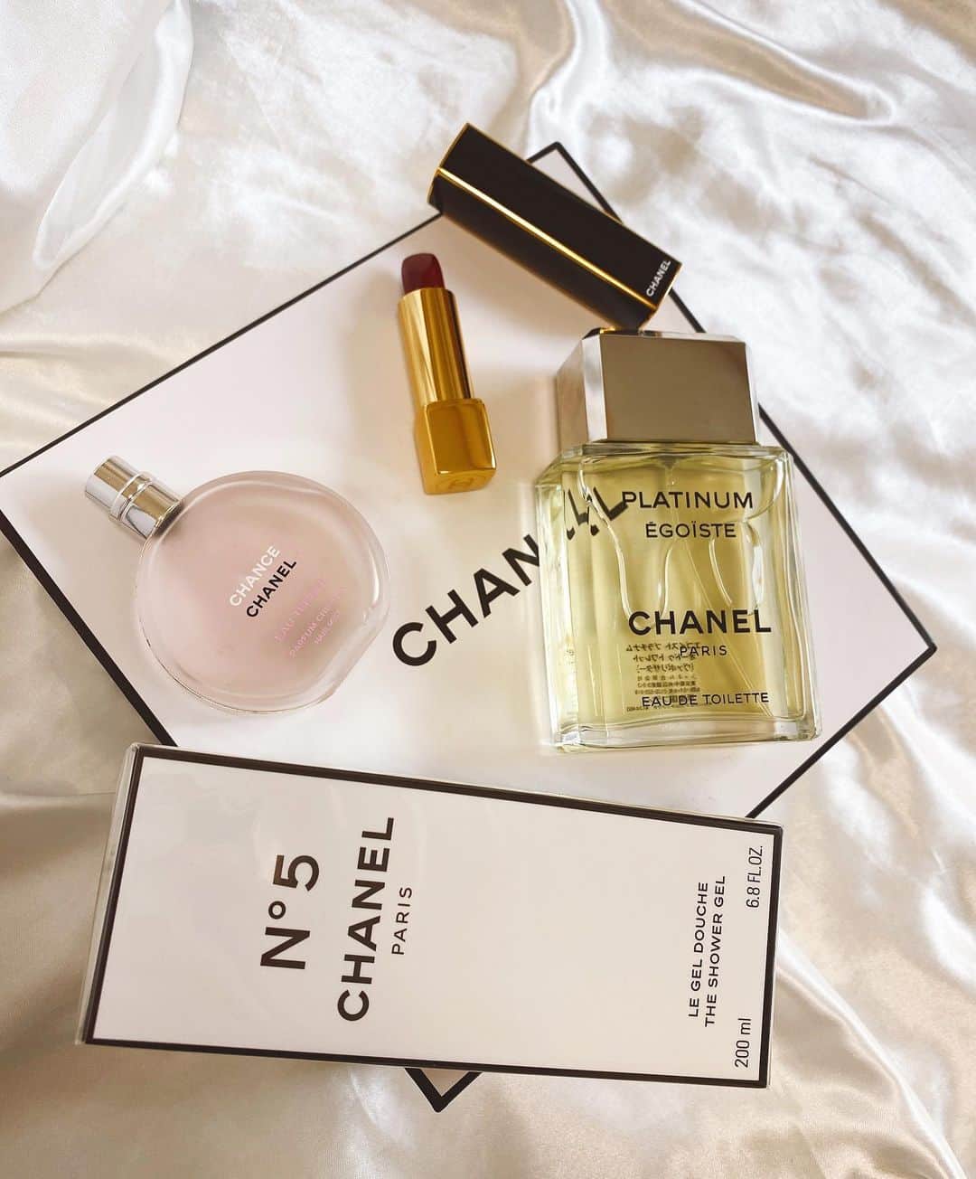のインスタグラム：「CHANEL CHANEL CHANEL ・ この頃CHANEL 可愛すぎる💄✨ ・ ・ ・ #chanelmakeup  #CHANEL #chanellipstick  #makeup  #chanelbeauty」