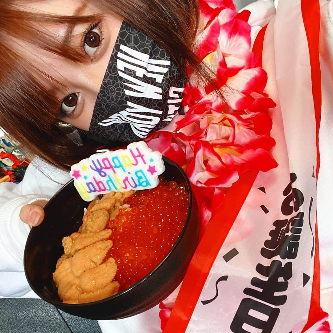 成重優梨のインスタグラム：「動画あがったけんやっと載せれる💕！！ 最高の丼と最高のにぎり。 死ぬときはぜひこれをもう一度食べたい！！！！！ 毎日食べたい！！！！ リョーマくんありがとう！ ご馳走様でした！！！！  みなさん今日の動画でりょまの男前ぶりを是非みてくれ！！！！」